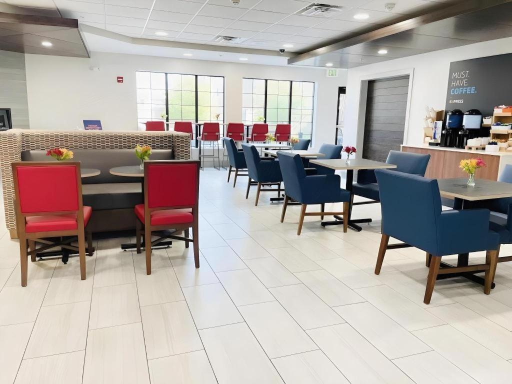 Holiday Inn Express Hotel & Suites Grand Island By Ihg Εξωτερικό φωτογραφία
